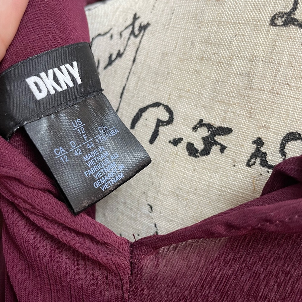Beautiful DKNY Size 12 Surplice V-Neck Chiffon 3/4 Cape Sleeve Tie Waist Dress🎆 - Picture 6 of 7